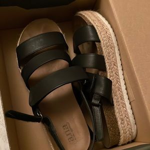 a.n.a Womens Carmine Wedge Sandals